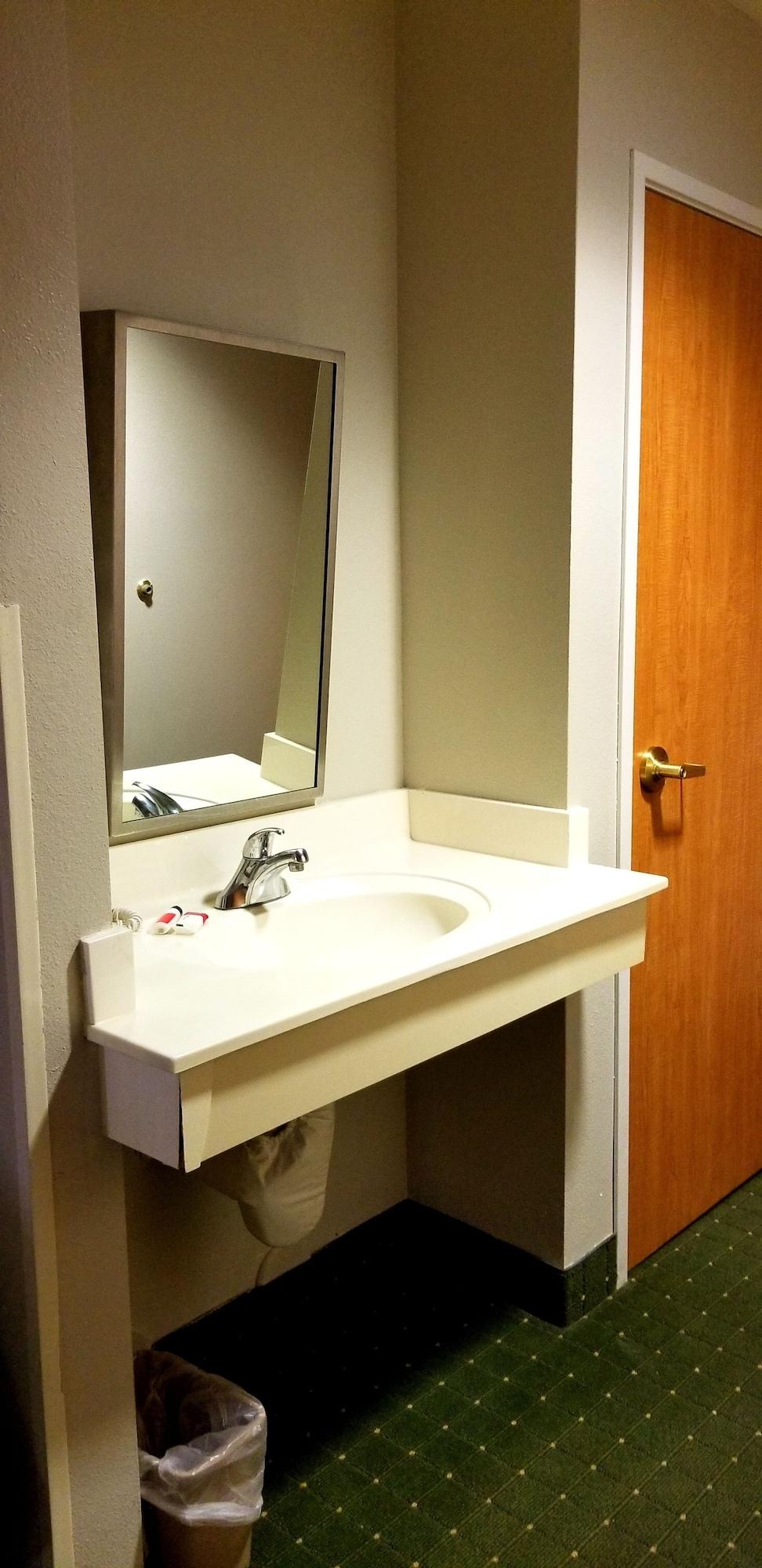 Super 8 By Wyndham Pride Midvale/Midvalley/Salt Lake City Bagian luar foto